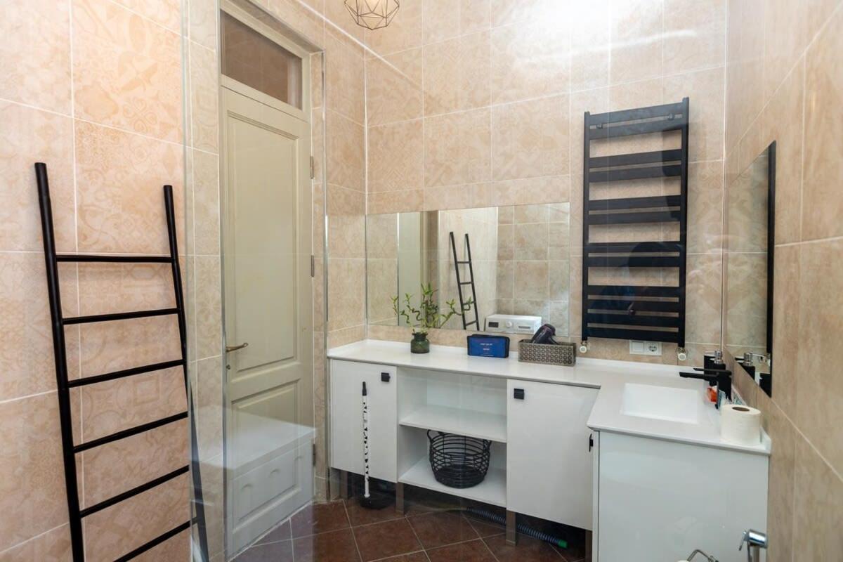 Stylish 2Br Apt In The Heart Of Old Tbilisi Exterior foto